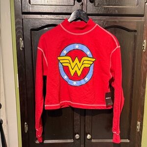 Forever 21!  Wonder Woman Long Sleeve Crop Top. NWT